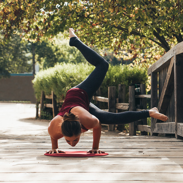 Chum Mat Yoga - Side Crow